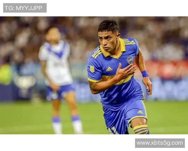 年轻足球明星杨某某崭露头角引发球迷热议未来可期