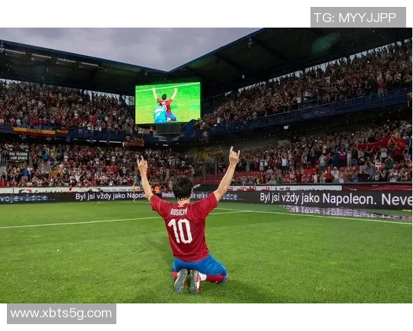 退役足球明星在告别赛上感动落泪回忆辉煌岁月与队友情谊 退役足球明星在告别赛上感动落泪回忆辉煌岁月与队友情谊